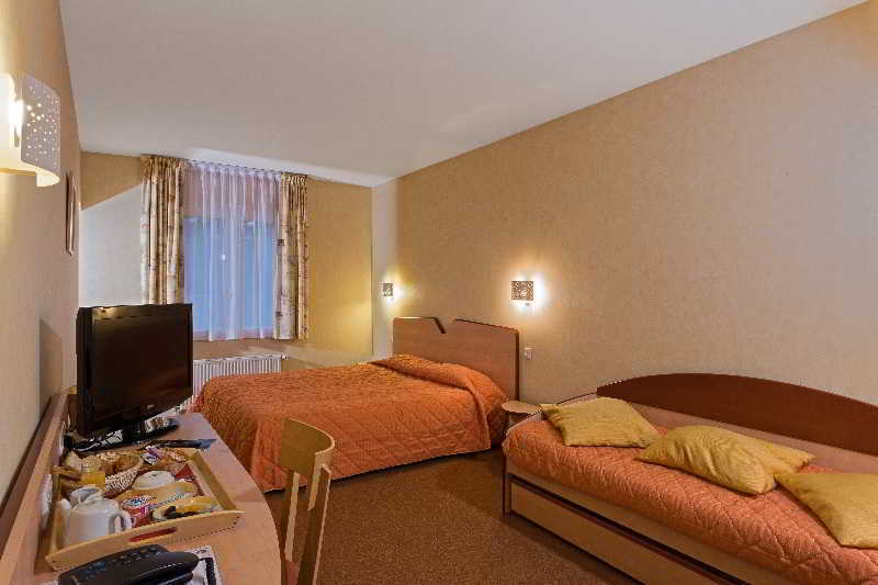 The Originals City, Hotel La Saulaie, Saumur Ouest ดูเอ-ลา-ฟงแตน ภายนอก รูปภาพ