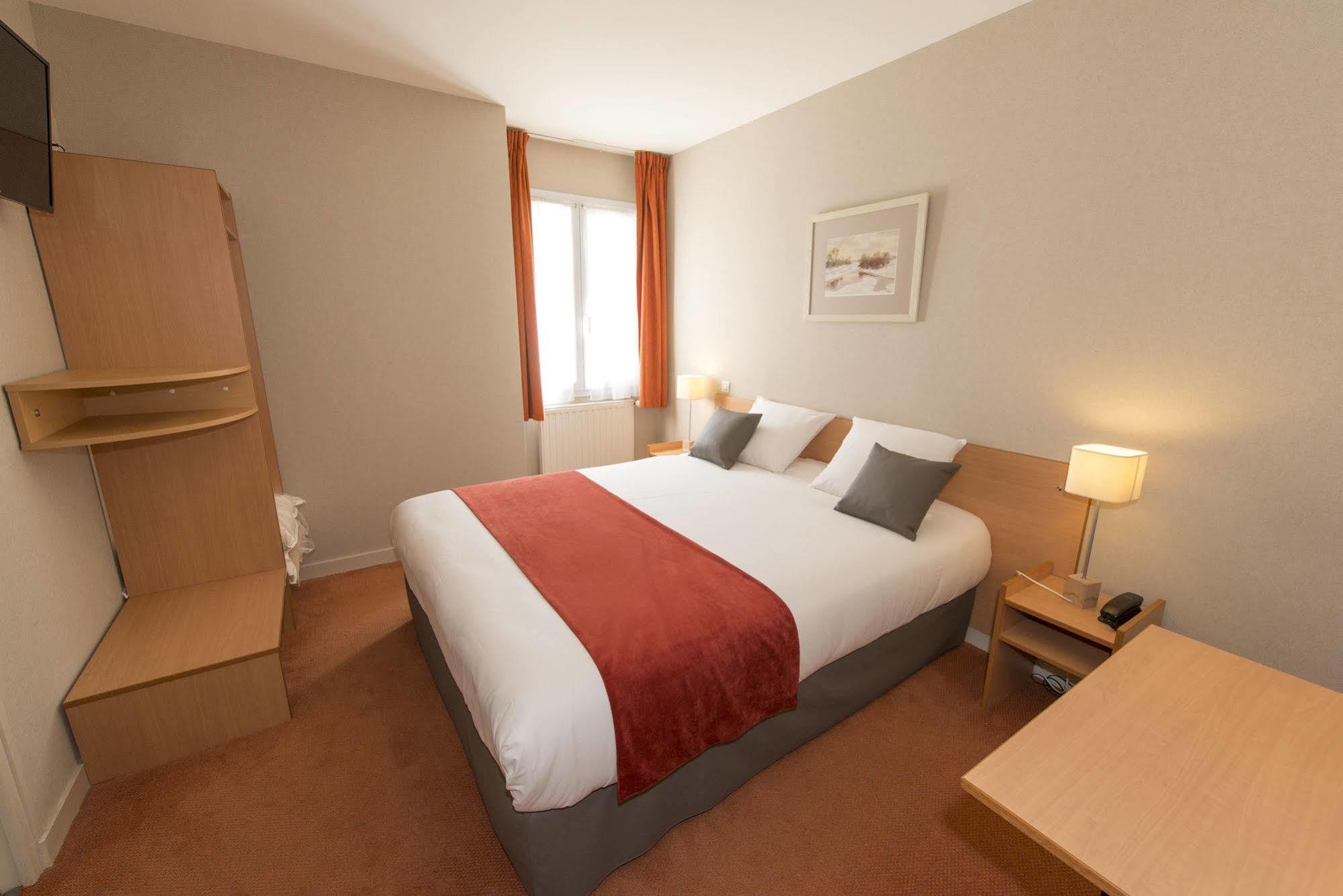 The Originals City, Hotel La Saulaie, Saumur Ouest ดูเอ-ลา-ฟงแตน ภายนอก รูปภาพ